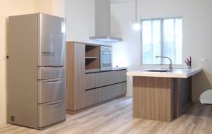 開放式廚房系統儲櫃-原木質感櫥櫃與設計